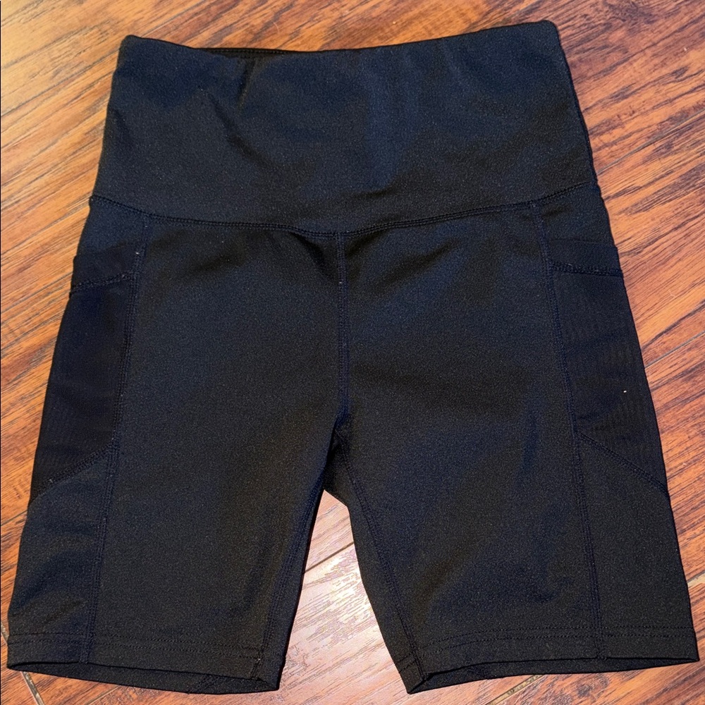 Women's Black High-Waisted Shorts w pockets